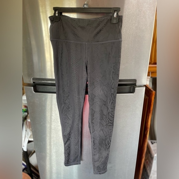 Mono B snake skin texture, effect workout outfit women’s M skinny, key pocket - Picture 1 of 9